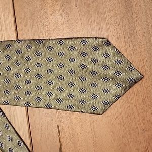 Roundtree & Yorke silk tie